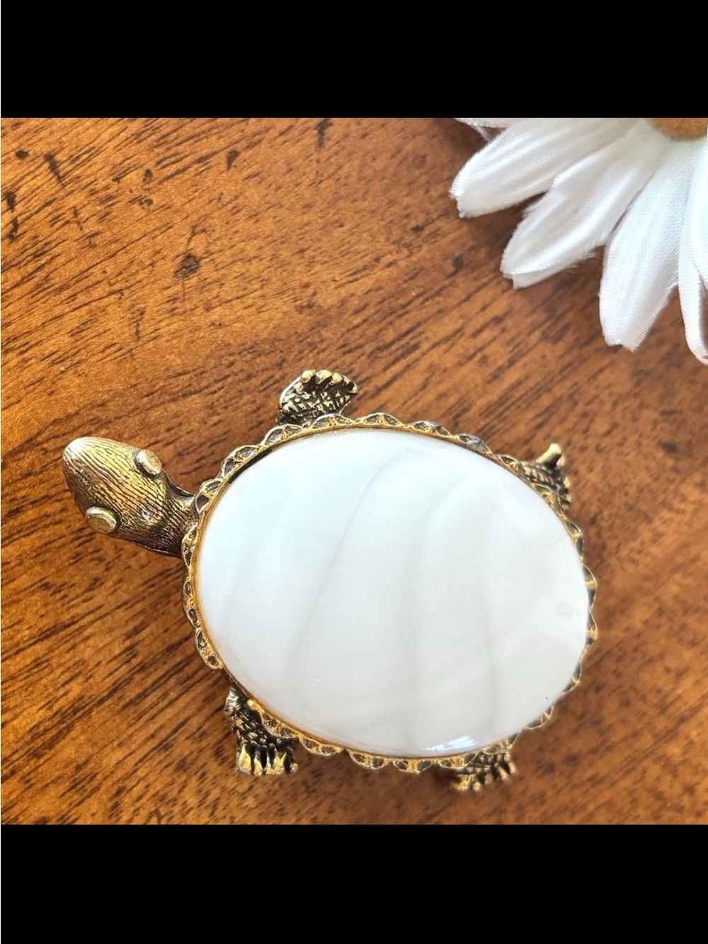 MID CENTURY Gold Turtle Brooch with White Oval Shell GUC